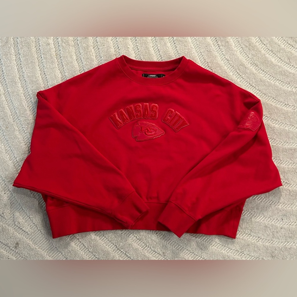 Kansas City Chiefs Football NFL Pro Standard Cropped Sweatshirt - M